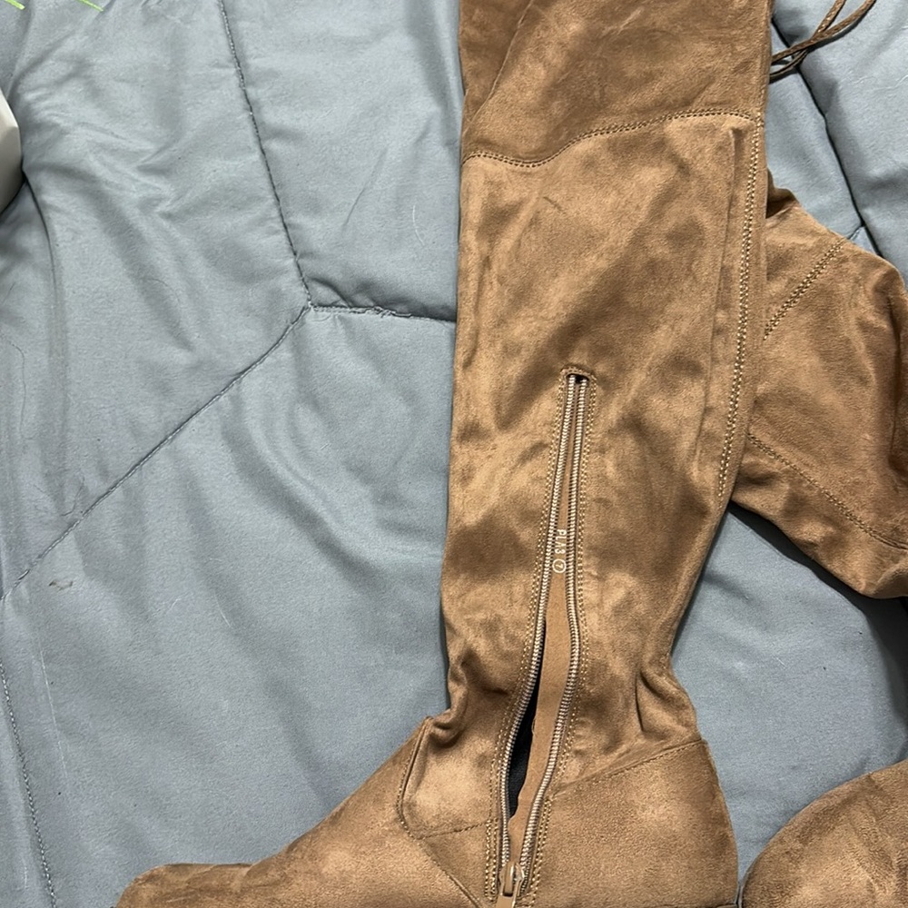 Boots 👢 - Picture 3 of 3